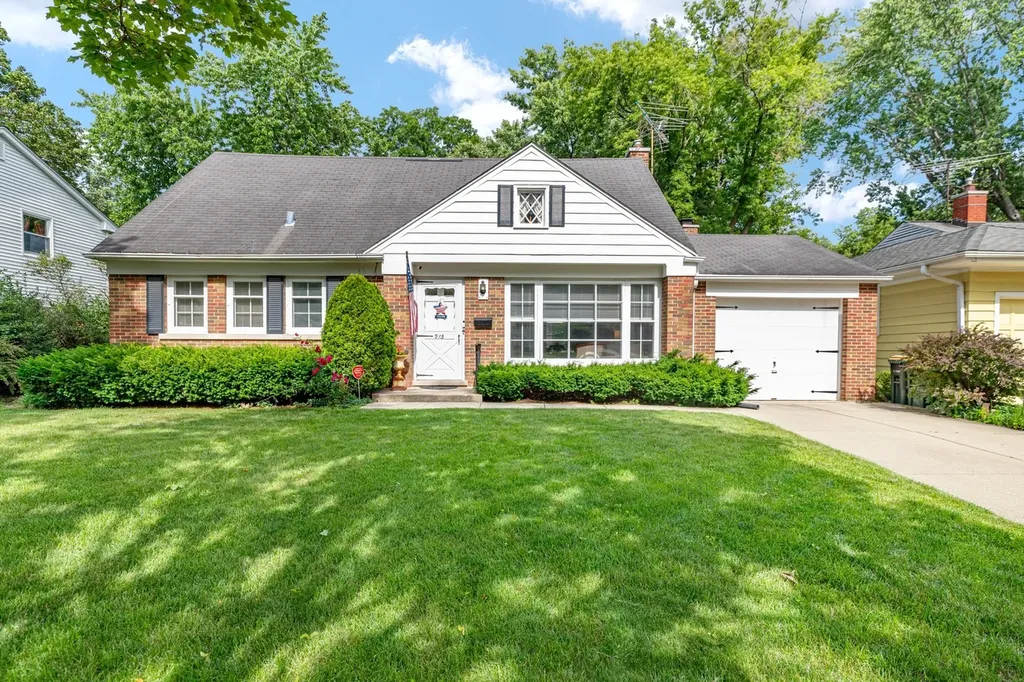 915 North Pine Avenue Arlington Heights IL 60004