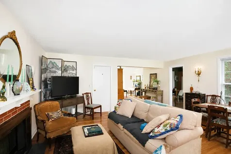 915 North Pine Avenue Arlington Heights IL 60004