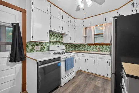 1913 10TH Street Moline IL 61265
