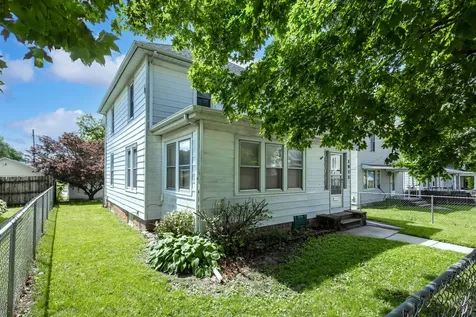 1913 10TH Street Moline IL 61265