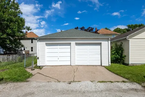 1913 10TH Street Moline IL 61265