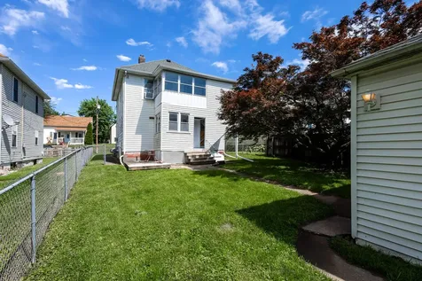 1913 10TH Street Moline IL 61265
