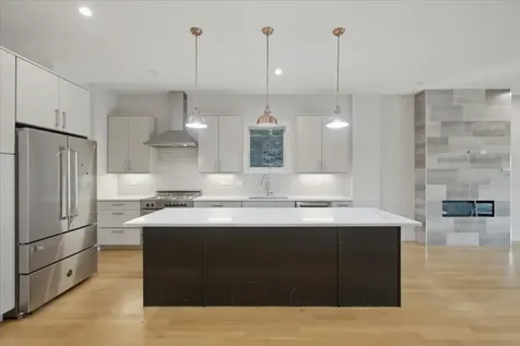 3049 North Clybourn Avenue Chicago IL 60618
