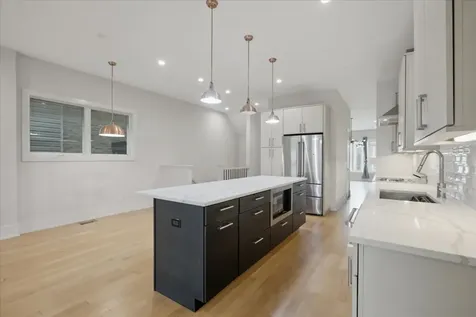 3049 North Clybourn Avenue Chicago IL 60618