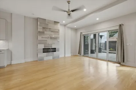 3049 North Clybourn Avenue Chicago IL 60618