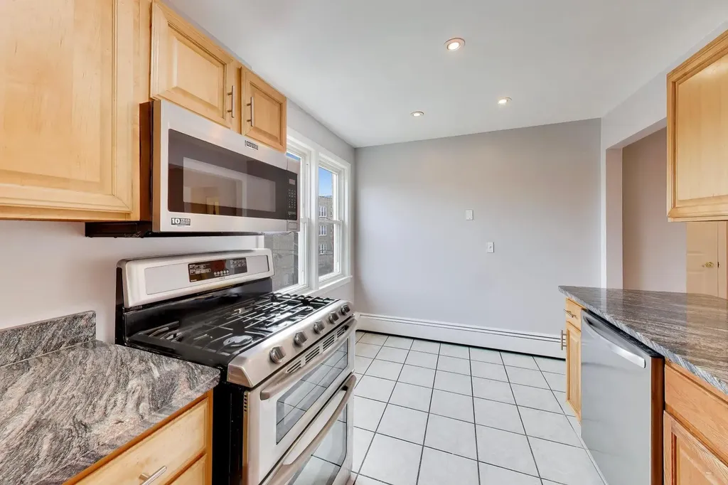 7123 North Damen Avenue Chicago IL 60645