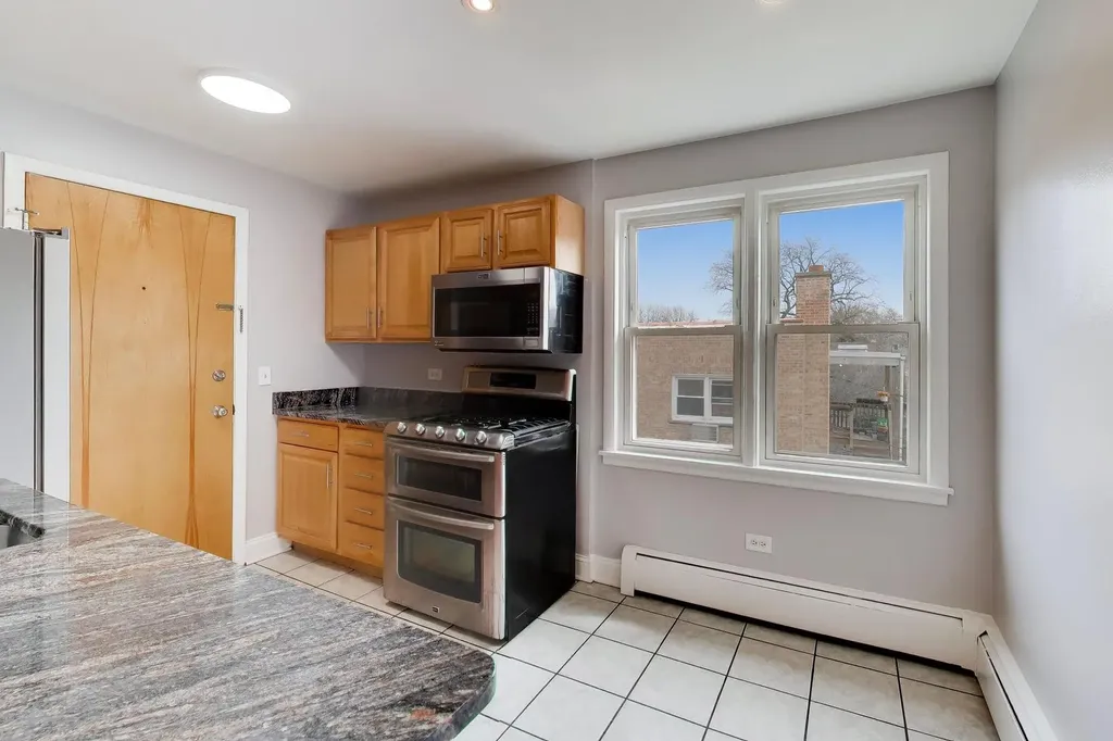 7123 North Damen Avenue Chicago IL 60645