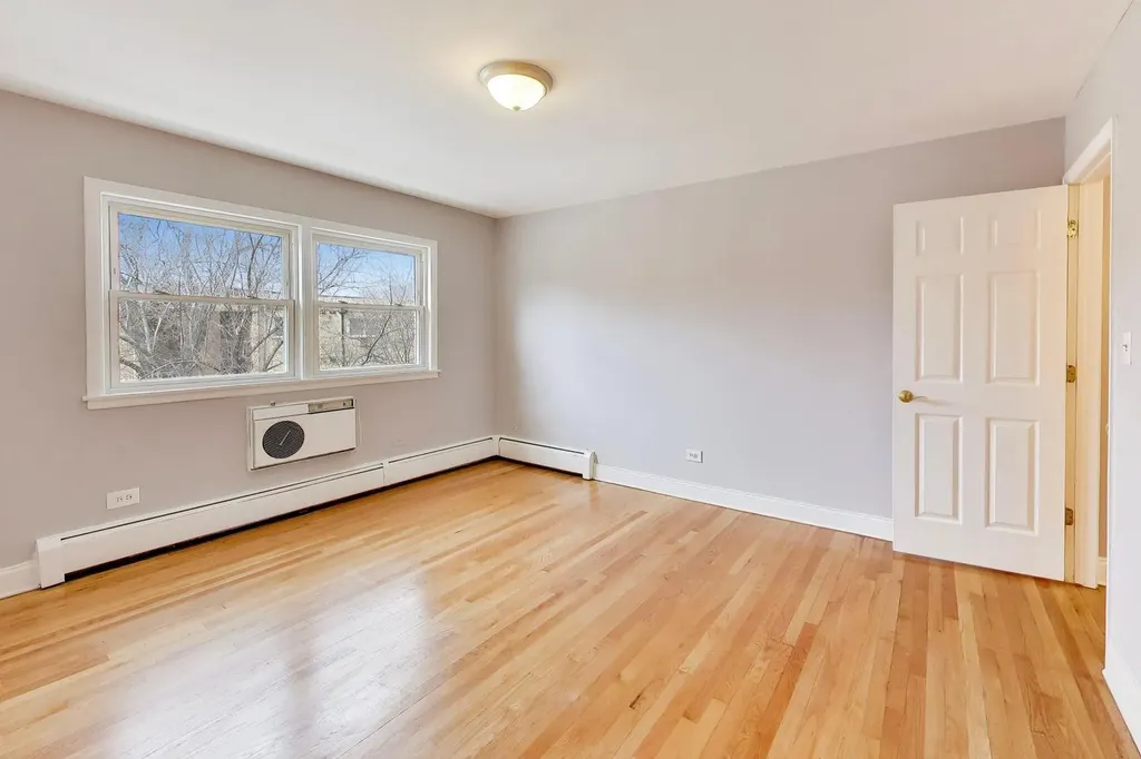 7123 North Damen Avenue Chicago IL 60645