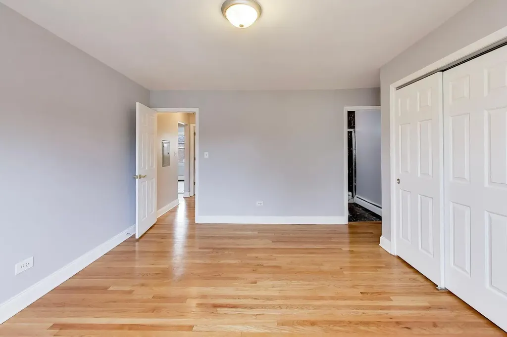 7123 North Damen Avenue Chicago IL 60645