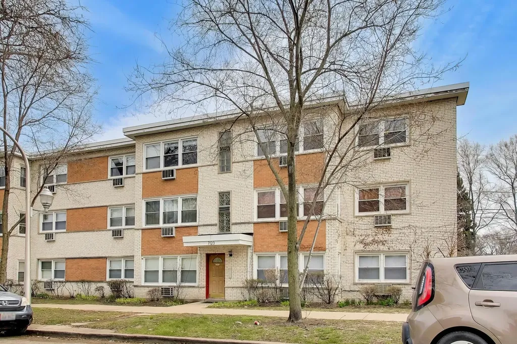 7123 North Damen Avenue Chicago IL 60645