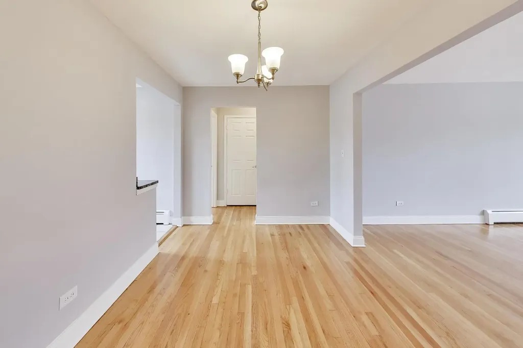 7123 North Damen Avenue Chicago IL 60645
