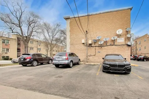 7123 North Damen Avenue Chicago IL 60645