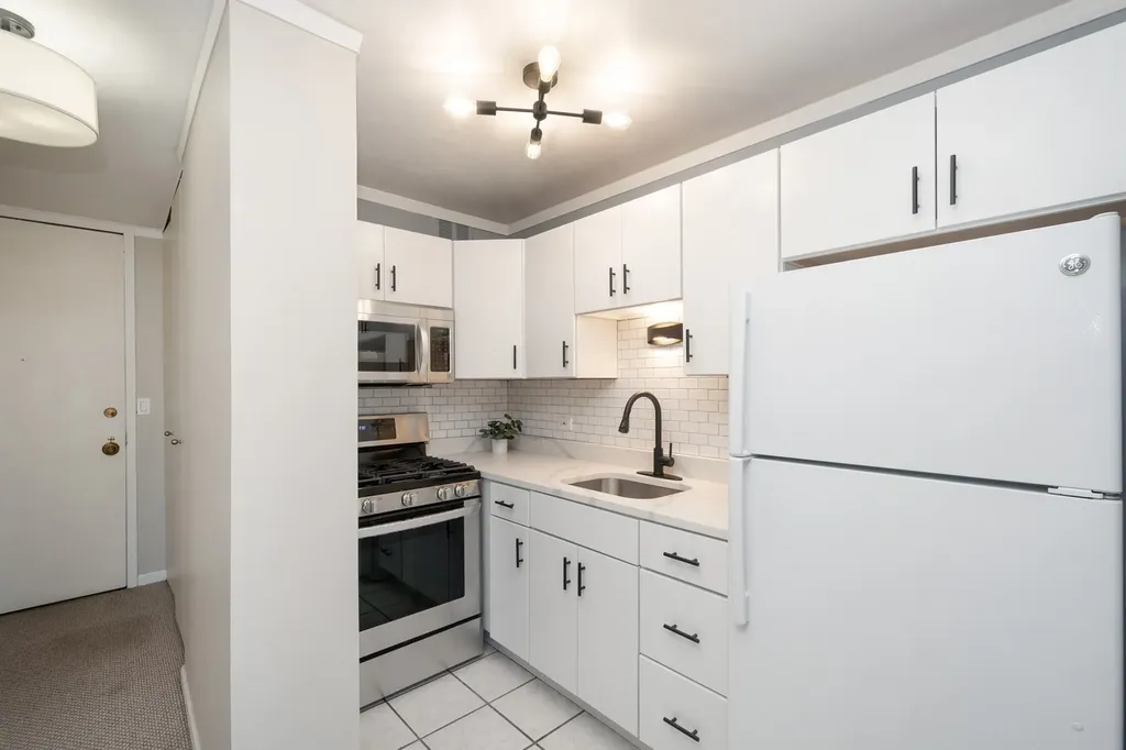 1 East Scott Street Chicago IL 60610