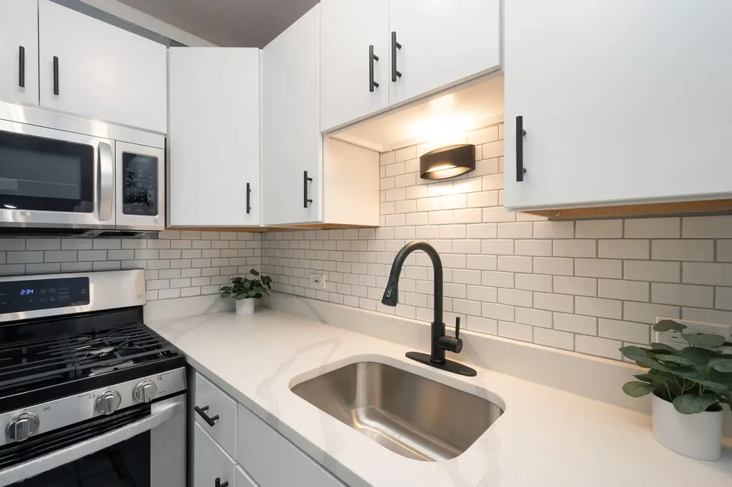 1 East Scott Street Chicago IL 60610