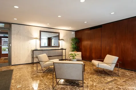 1 East Scott Street Chicago IL 60610