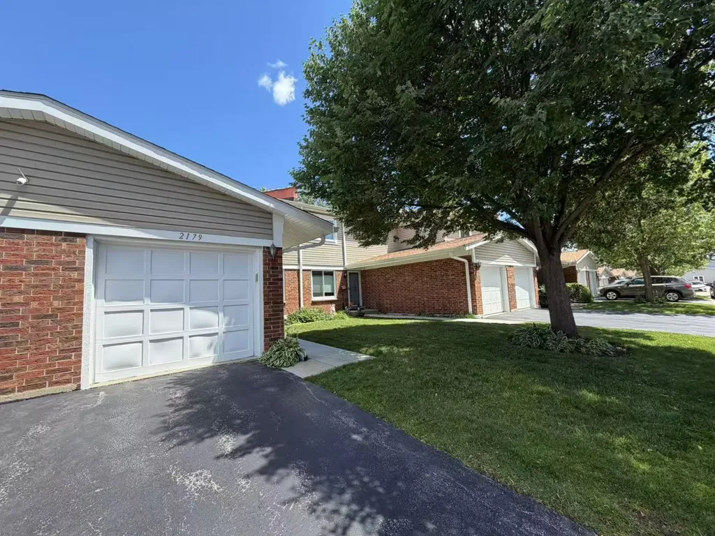 2179 North Queensburg Lane Palatine IL 60074