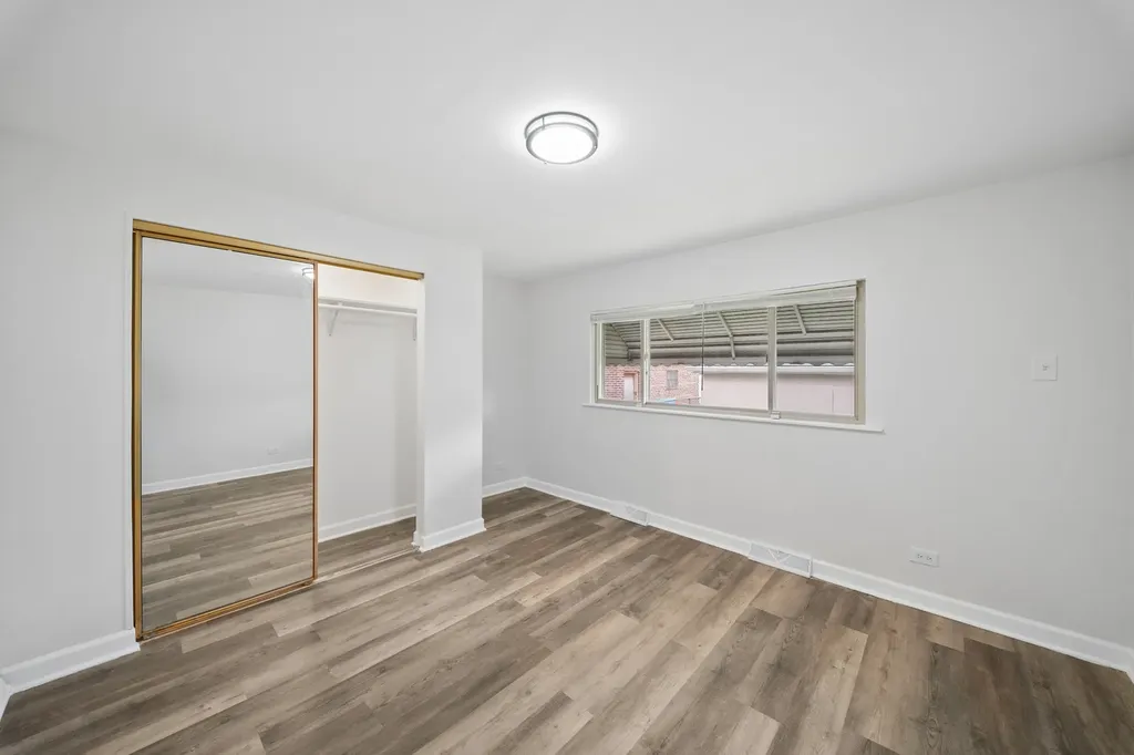 8906 South Crandon Avenue Chicago IL 60617