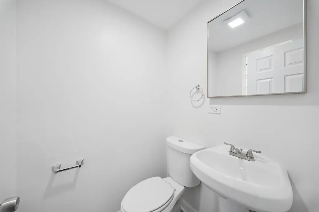 8906 South Crandon Avenue Chicago IL 60617
