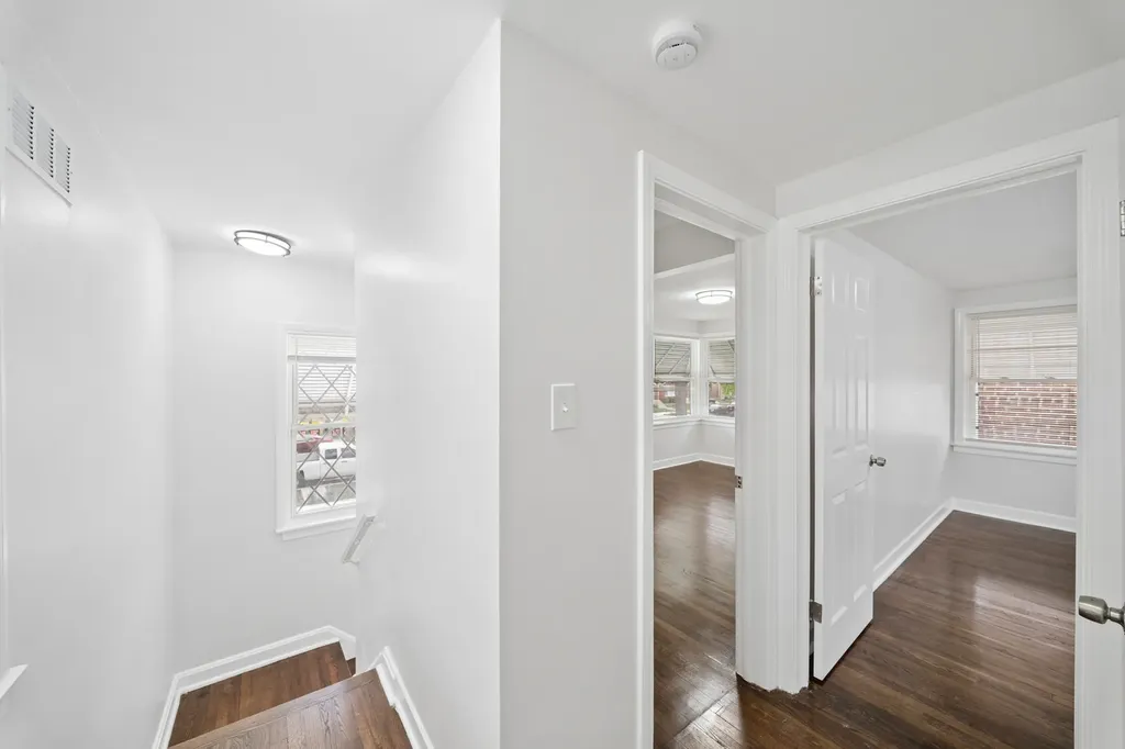 8906 South Crandon Avenue Chicago IL 60617