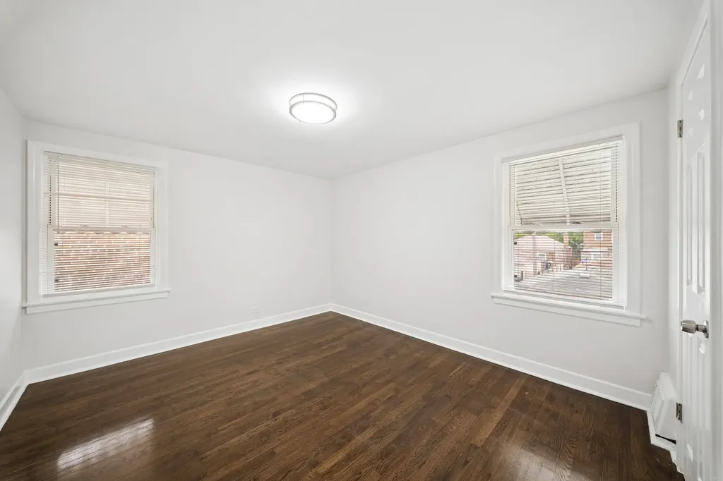 8906 South Crandon Avenue Chicago IL 60617