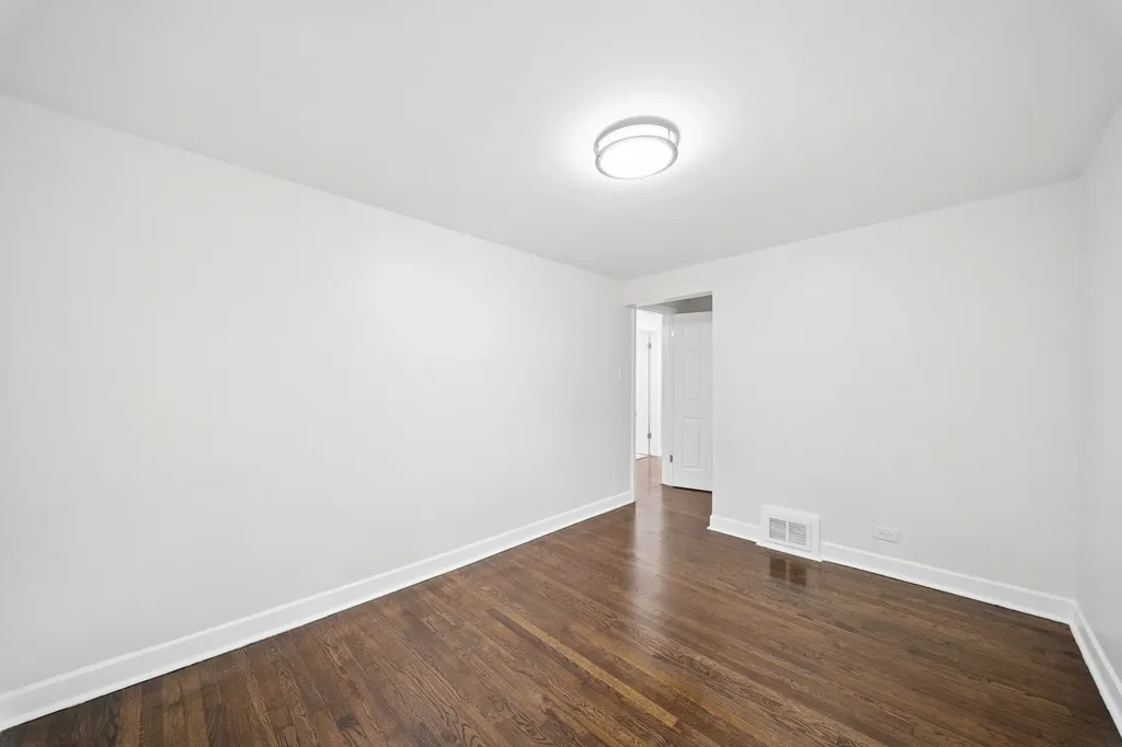 8906 South Crandon Avenue Chicago IL 60617