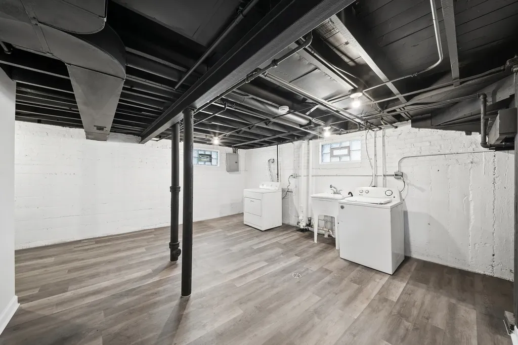 8906 South Crandon Avenue Chicago IL 60617