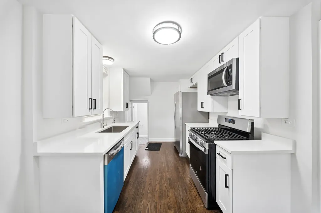 8906 South Crandon Avenue Chicago IL 60617