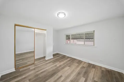 8906 South Crandon Avenue Chicago IL 60617