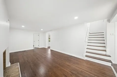 8906 South Crandon Avenue Chicago IL 60617