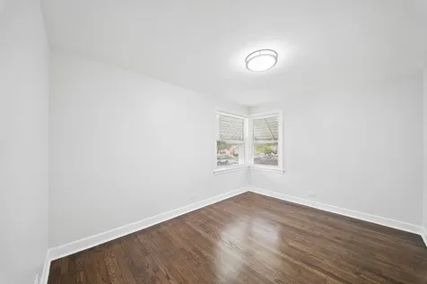 8906 South Crandon Avenue Chicago IL 60617