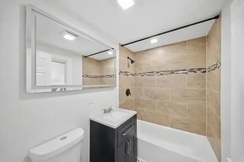 8906 South Crandon Avenue Chicago IL 60617