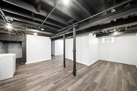 8906 South Crandon Avenue Chicago IL 60617