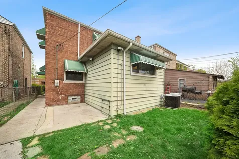 8906 South Crandon Avenue Chicago IL 60617
