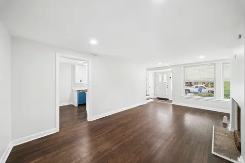 8906 South Crandon Avenue Chicago IL 60617