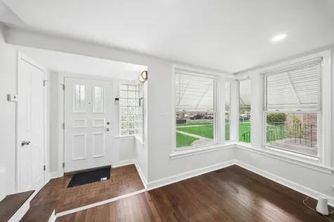 8906 South Crandon Avenue Chicago IL 60617