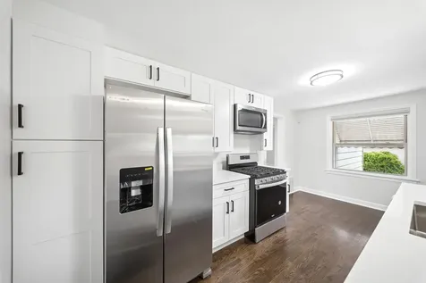 8906 South Crandon Avenue Chicago IL 60617