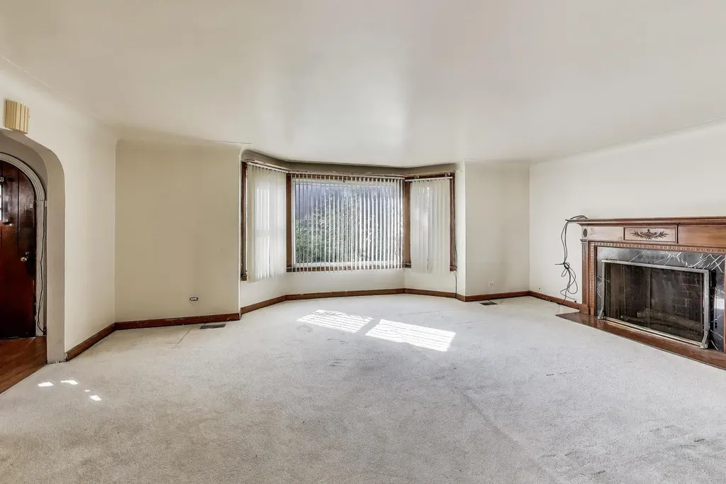 5636 West Augusta Boulevard Chicago IL 60651