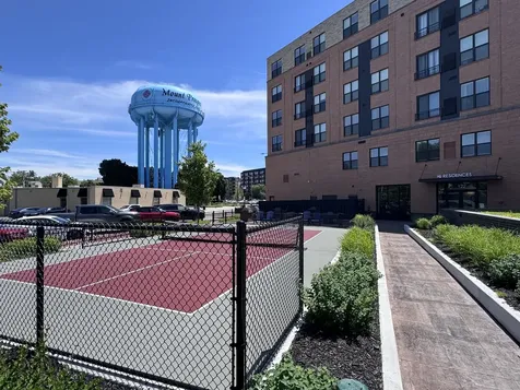 122 East Northwest Highway Mount Prospect IL 60056