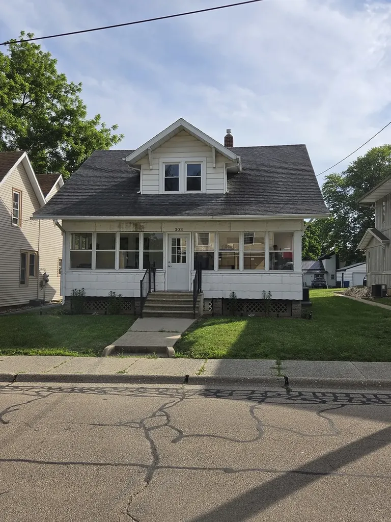 303 12TH Avenue Sterling IL 61081