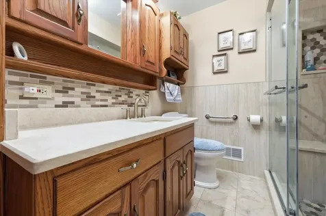 24 West 168th Street South Holland IL 60473