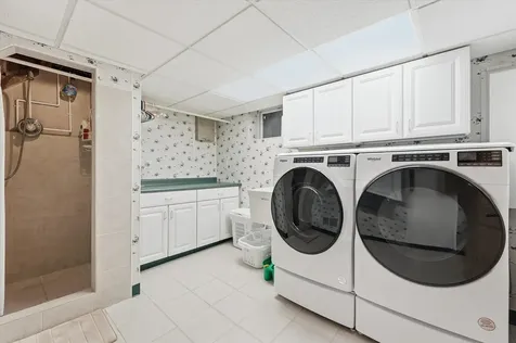 24 West 168th Street South Holland IL 60473