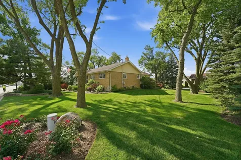 24 West 168th Street South Holland IL 60473