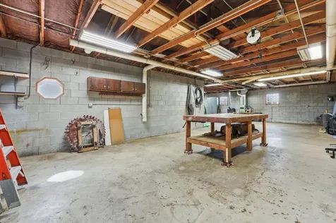 24 West 168th Street South Holland IL 60473