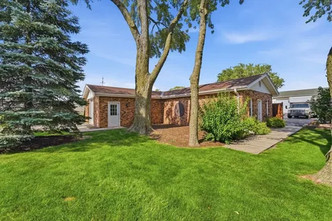 24 West 168th Street South Holland IL 60473