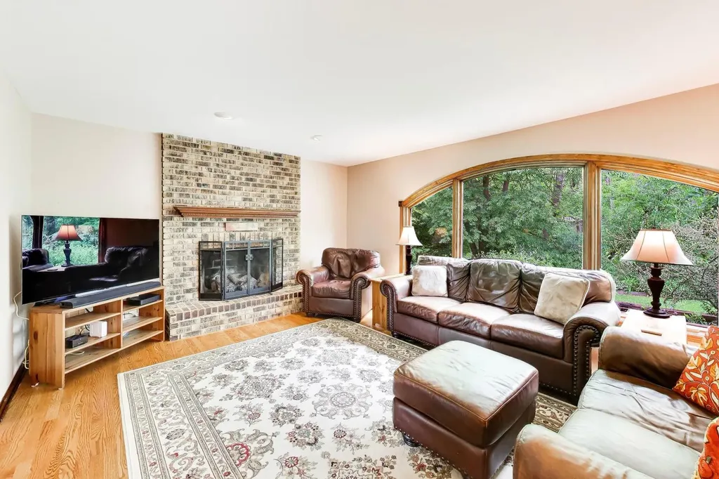 2302 Lisa Court Rolling Meadows IL 60067
