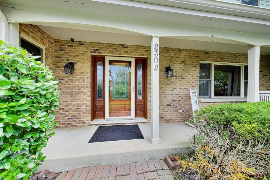 2302 Lisa Court Rolling Meadows IL 60067