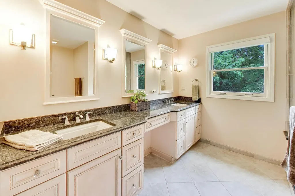 2302 Lisa Court Rolling Meadows IL 60067