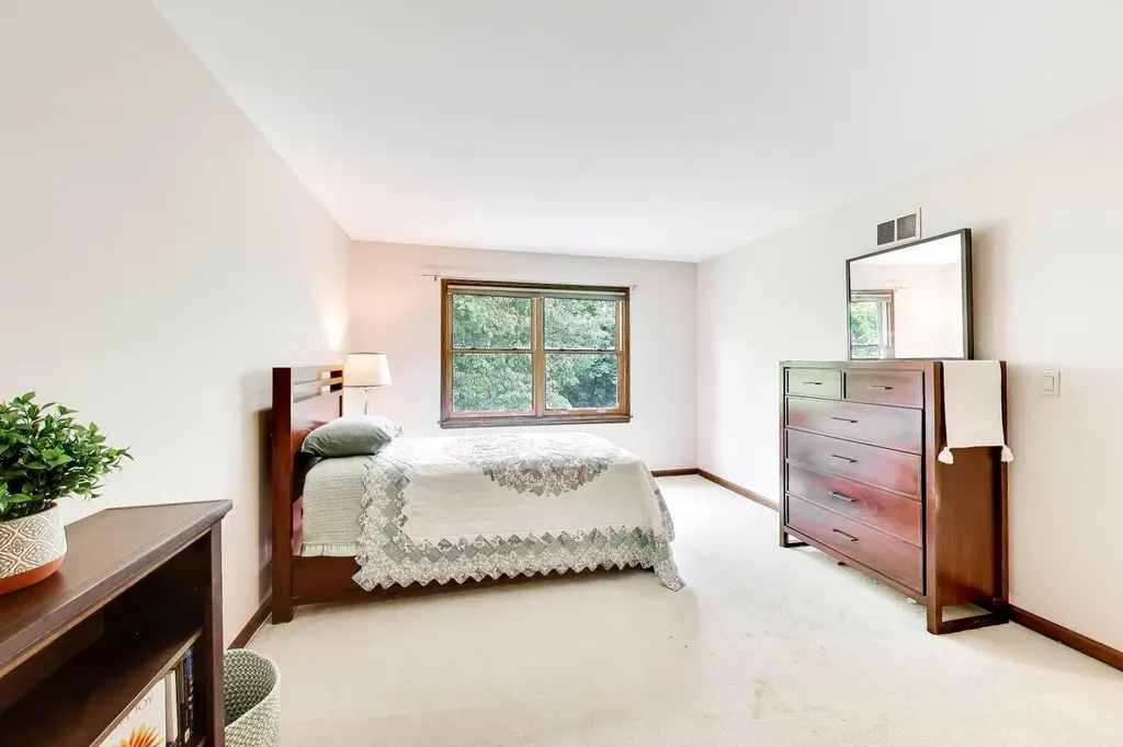 2302 Lisa Court Rolling Meadows IL 60067