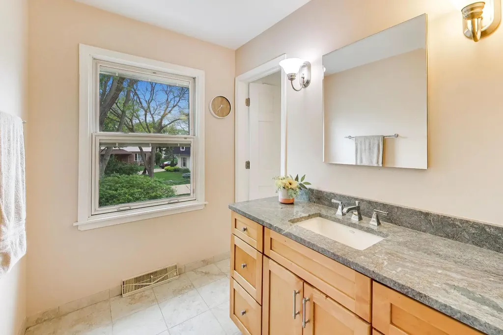 2302 Lisa Court Rolling Meadows IL 60067