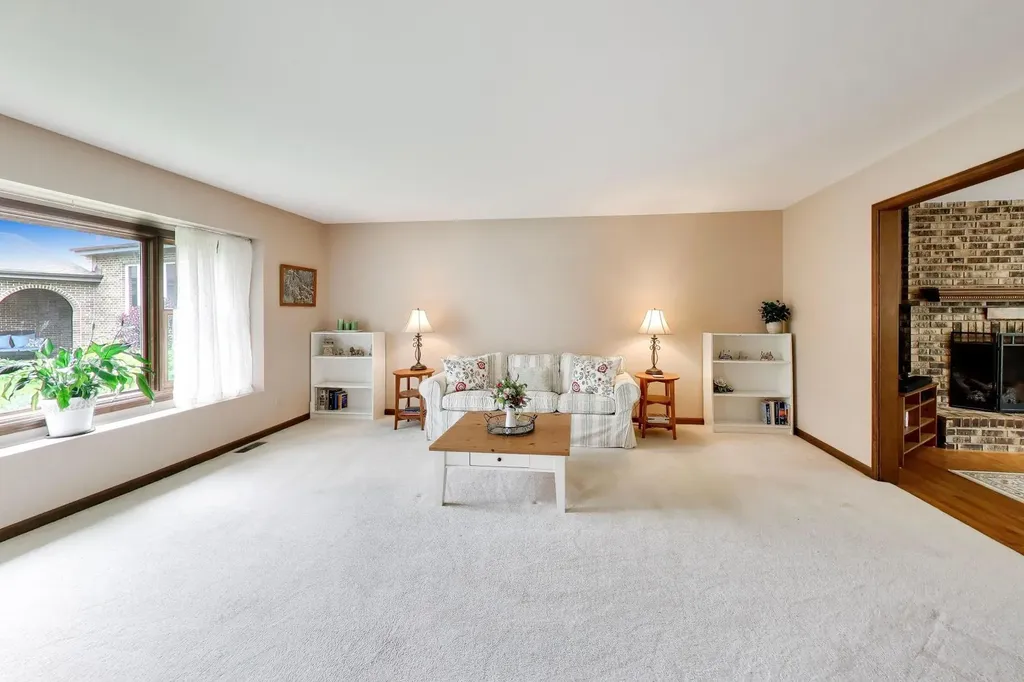2302 Lisa Court Rolling Meadows IL 60067